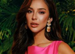 Nadia Mejía sorprendió con un traje inspirado en el piquero de patas azules en Miss Universo 2025.