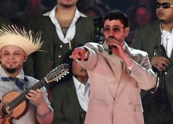 Bad Bunny se alista para un show histórico en el Super Bowl, marcado por la expectativa cultural y política.