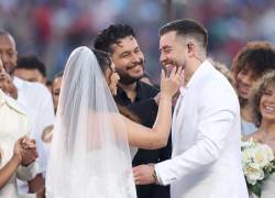 Bad Bunny protagonizó una boda legal durante el show de medio tiempo del Super Bowl LX.