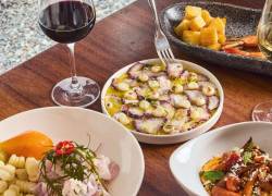 Los mariscos frescos y la cocina fusión son algunas de las propuestas gastronómicas que ofrece la ciudad de Lima. Foto en la que se ve parte de la oferta del restaurante Cala, ubicado en Barranco.