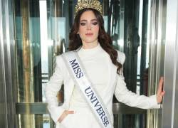 La presencia de la actual Miss Universo refuerza el posicionamiento internacional del certamen ecuatoriano.