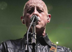 Jorge Martínez, de 70 años, detiene la gira de Ilegales para recibir tratamiento contra el cáncer.