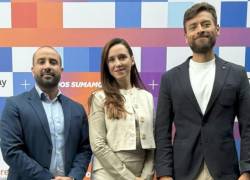 En la foto, de izq. a der.: Joel Hernández, Communications &amp; Digital Partner de Roche Ecuador; Oana Matei, Gerente General de Roche Pharma Ecuador; Sebastián Palacios, Policy &amp; Advocacy Director de Roche Ecuador.