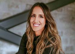 Imagen de la arquitecta Cristina Correa, quien además de ejercer su profesión se dedica a ilustrar y comparte a través de sus redes sociales a mostrar sus dibujos que cuentan historias.