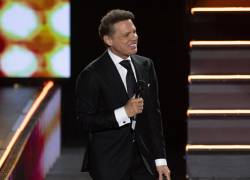 La publicación señala que el cantante se recupera favorablemente junto a Paloma Cuevas.