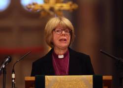 Sarah Mullally se convierte en la primera mujer en ser arzobispa de Canterbury.