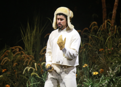 Bad Bunny fue demandado en Puerto Rico por el uso de la imagen de una casa en un videoclip y sus conciertos.