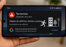 Fotografía referencial de una alerta sísmica en un teléfono Android.