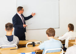 El Ministerio de Educación abrió concurso para 815 plazas docentes en Ecuador.