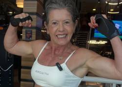 La brasileña Mónica Bousquet comenzó a entrenar a los 53 años tras ser diagnosticada con condromalacia.