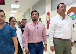 El ministro de Salud, Jimmy Martin, durante recorrido por hospitales de Guayaquil.