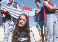 Joaquina lanza “los 41”, una canción que mezcla ironía, humor y desamor.