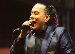 Foto del cantante Mauricio Núñez durante un show. Hace menos de tres semanas él y su familia sufrieron un accidente de tránsito que dejó varios heridos y la pérdida de su esposa Giomara Lozada.
