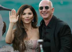 Jeff Bezos y Lauren Sánchez recorrieron la Isla Isabela como parte de una visita que combina turismo de alto nivel y contacto con la naturaleza.
