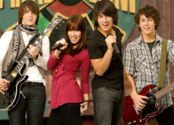 Disney inició el rodaje de Camp Rock 3 en Vancouver con los Jonas Brothers de vuelta en escena.