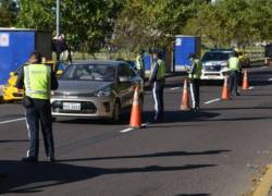 Municipio de Quito colocará un dispositivo en el parabrisas de los vehículos que circulan en la ciudad.