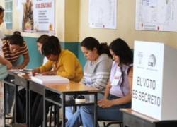 Quienes formaron parte de las JRV en la Consulta Popular y Referéndum de 2025 podrán acercarse a los bancos autorizados para recibir su pago.