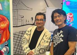 En la imagen Hiroki Takahashi, cantante de las canciones oficiales de Dragonball junto a Oguri Takamura, CEO y fundador de la Work Cosplay Summit de Japón, durante la rueda de prensa de Budokan 2025.