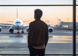 Pasajes aéreos a nivel mundial podrían experimentar drástica subida de precios.