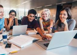 Más de 2.700 profesionales se ven afectados por la invalidación de sus estudios.