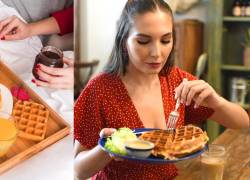 Mujer preparándose el desayuno, que contiene carbohidratos, en imágenes referenciales.