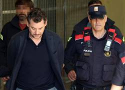 Jonathan Andic es escoltado por los Mossos d'Esquadra en Martorell, cerca de Barcelona.
