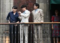 BTS apareció desde uno de los balcones principales del Palacio Nacional de México.