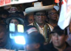 El candidato presidencial peruano del partido Juntos por el Perú, Roberto Sánchez, participa en una marcha de protesta con sus simpatizantes en Lima el 19 de junio de 2026.