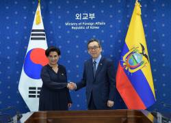 Fotografía que muestra a la canciller ecuatoriana Gabriela Sommerfeld reunida con su homólogo surcoreano, Cho Tae-yul, en marzo del 2024.
