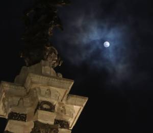Fotografía que muestra el eclipse parcial desde la ciudad de Quito.