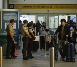 El hecho ocurrió cerca de las 18:00 en la salida de la zona de arribos internacionales.
