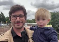 Periodista transmitió con su hijo en brazos porque no tenía quien lo cuide