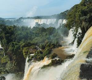 Fotografía de las Cataratas de Iguazú, en la frontera entre Argentina y Brasil.