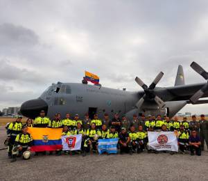 Los rescatistas y los expertos viajan en un C-130 Hércules de la Fuerza Aérea Ecuatoriana.