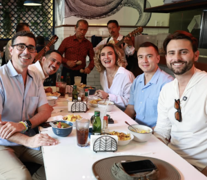 Daniel Noboa junto a Cynthia Viteri, Andrés Guschmer, Niels Olsen y Francisco Andrés Cevallos.