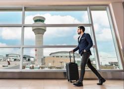 El toque de queda que regirá desde este domingo 3 de mayo impacta la movilidad de los pasajeros y usuarios de los aeropuertos de Quito y Guayaquil. Ambas terminales han hecho recomendaciones.