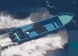 Fotografía difundida por el Gobierno de Estados Unidos que muestra a la lancha atacada este miércoles 22 de octubre.