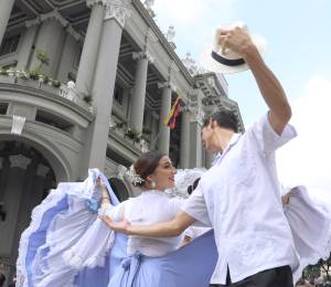 Municipio de Guayaquil denuncia que contratos clave para las fiestas julianas permanecen suspendidos