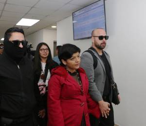 Tamia y Amanda Villavicencio a la salida de la audiencia.