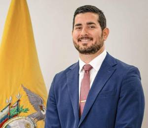Bernardo Cordovez se desempeñaba como presidente del Consejo Directivo del IESS.