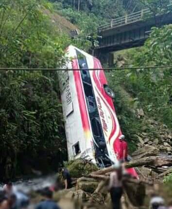 Accidente de bus deja 9 muertos y 16 heridos en Morona Santiago
