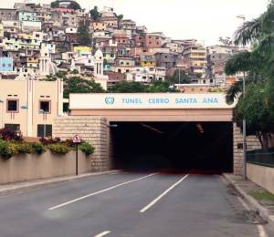 Acceso al tunel Cerro Santa Ana.