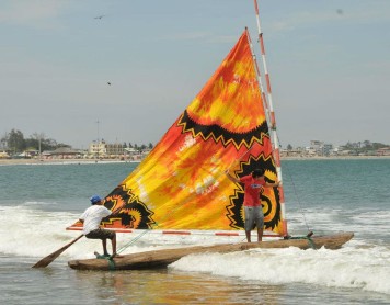 Las balsas de General Villamil Playas, tradición que se mantiene desde las culturas Valdivia y Huancavilca