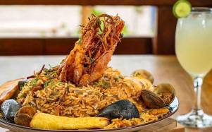 Plato de arroz engabadeño un plato típico de la comuna Engabado, ubicada a menos de 30 minutos de Playas Villamil.