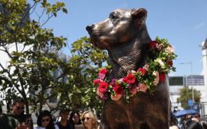 Estatua de Max, el “presidente vitalicio” de los Poliperros.