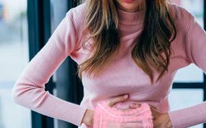 La inflamación abdominal puede deberse a problemas con tu microbiota.