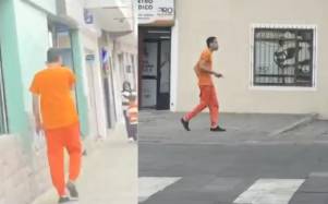 Fotografía del hombre vestido de naranja caminando por las calles de Cotopaxi.