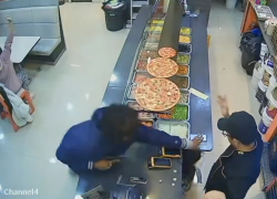 Violento asalto en pizzería del sur de Quito.