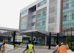 Balacera en hospital de Guayaquil: Un paciente asesinado y policía herido