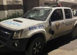 Una patrulla que recibió golpes por parte de ciudadanos que clamaban por la entrega del sospechoso.